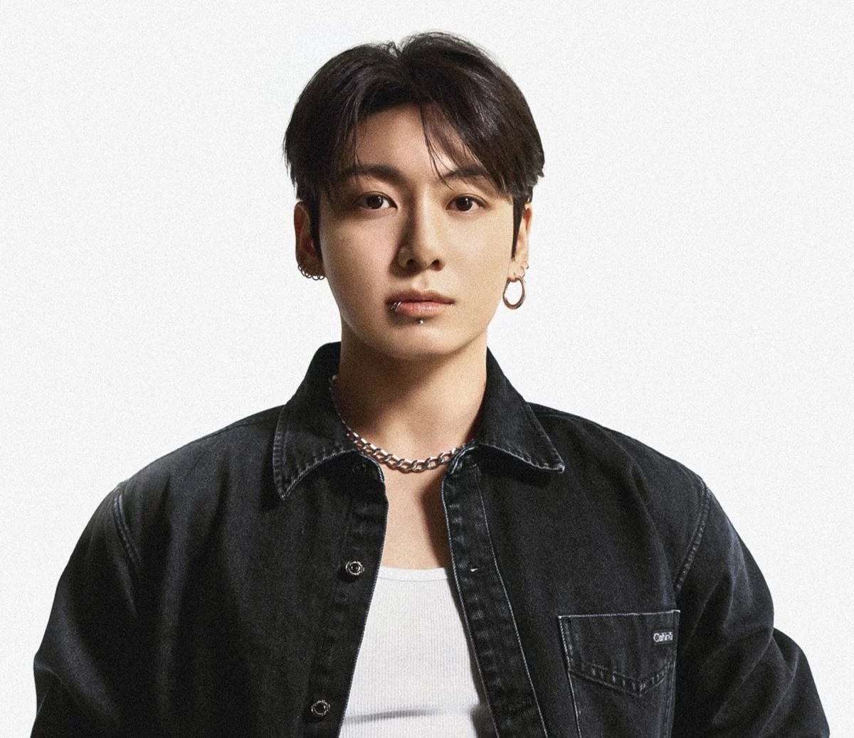 Jungkook of BTS stars in new ad campaign for luxury jewellery brand Graff; video features elegant diamond rings and bangles.